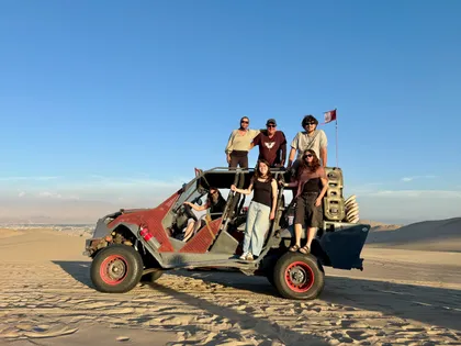 Everyone on the buggy, flag up