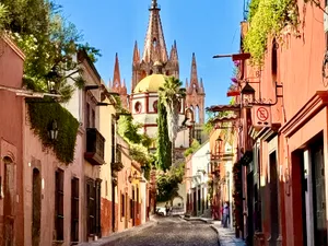 A View of La Parroquia from Calla Aldama
