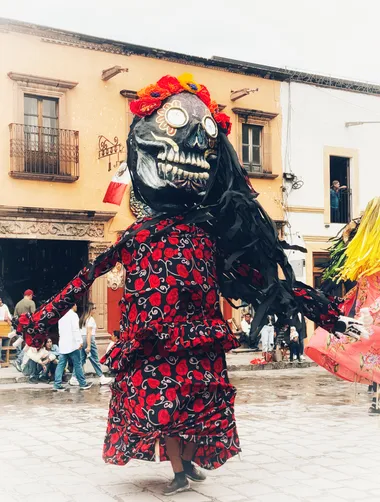 Dancing Mojiganga