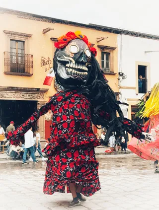 Dancing Mojiganga