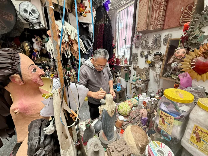 Hermes Arroyo at work