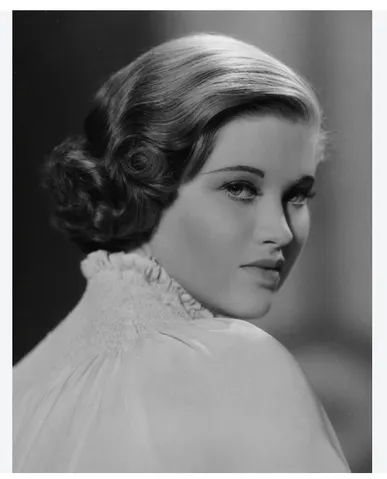 Photograph from Aunt Mimsy: The Cecil Beaton / Vogue Years