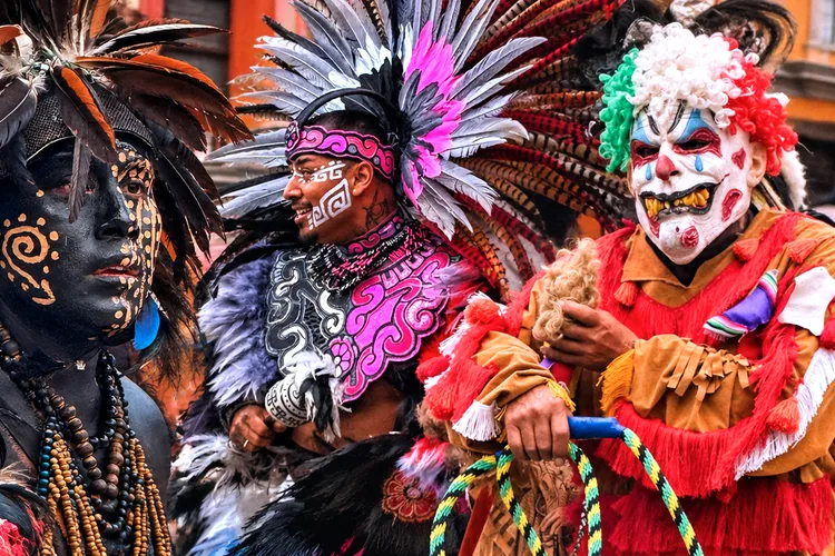 What Came Down the Street: Gran Desfile de Danzas Locales y Foráneas