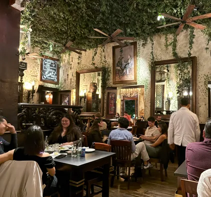 Photograph from Gran Cantina Filomeno — Bubbles, Broth & a Bit of Old-School Magic